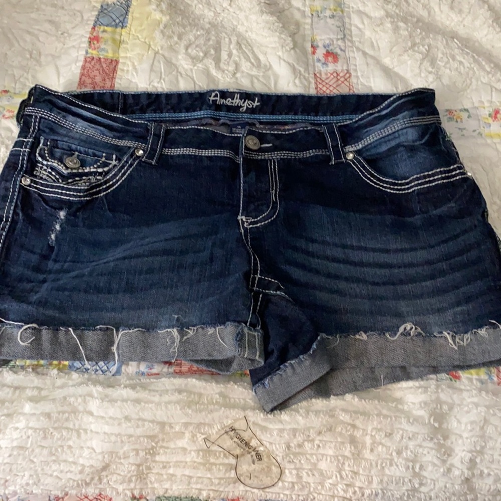Amethyst denim cuffed short